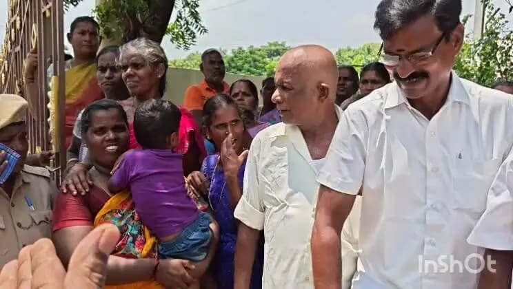 அரியலூர்: டாஸ்மாக் கடையை அகற்றக் கோரி மனு அளிக்க வந்த கிராம மக்கள் கைது