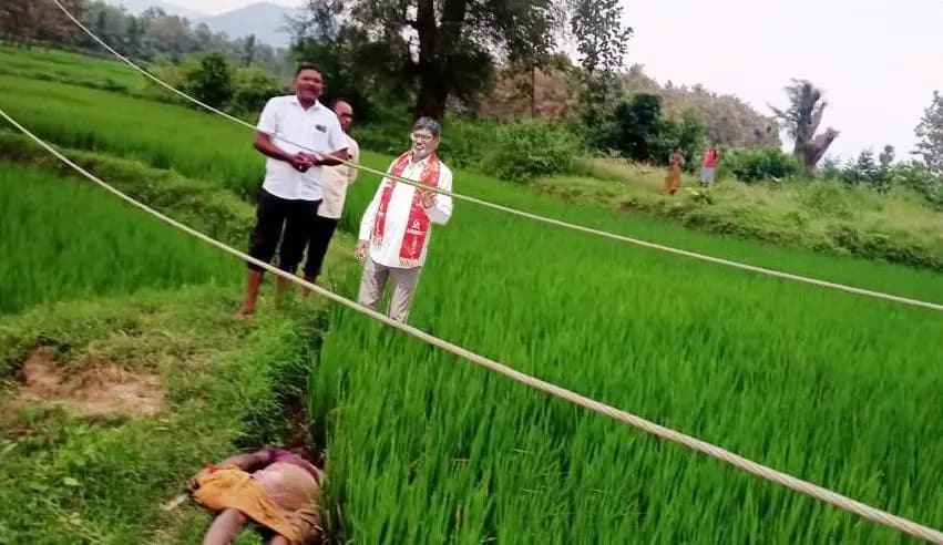 పార్వతీపురం: విద్యుత్ వైర్లు తగిలి మహిళ మృతి - 25 లక్షల ఎక్స్ గ్రేషియా కోసం డిమాండ్