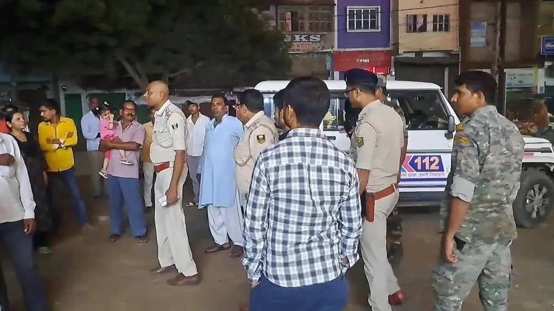 जमुई: लिबर्टी शोरूम के पास बीच बाजार में बाइक सवार उचक्के ने महिला के गले से चेन झपटकर फरार, पुलिस जांच में जुटी