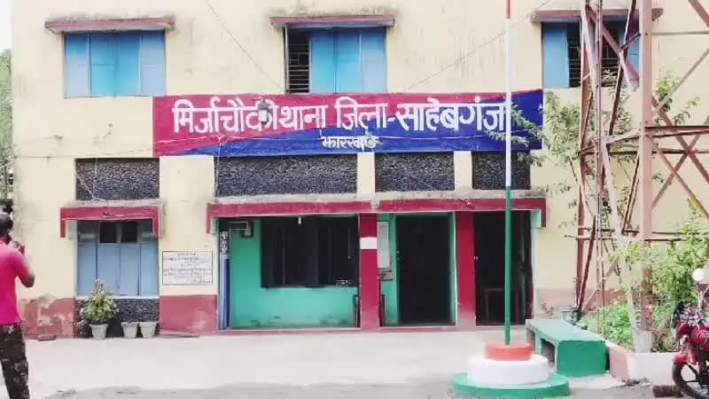 मंडरो: बड़तल्ला गाँव में पति पर पत्नी से मारपीट और घर से निकालने का आरोप, पुलिस ने मामला दर्ज किया