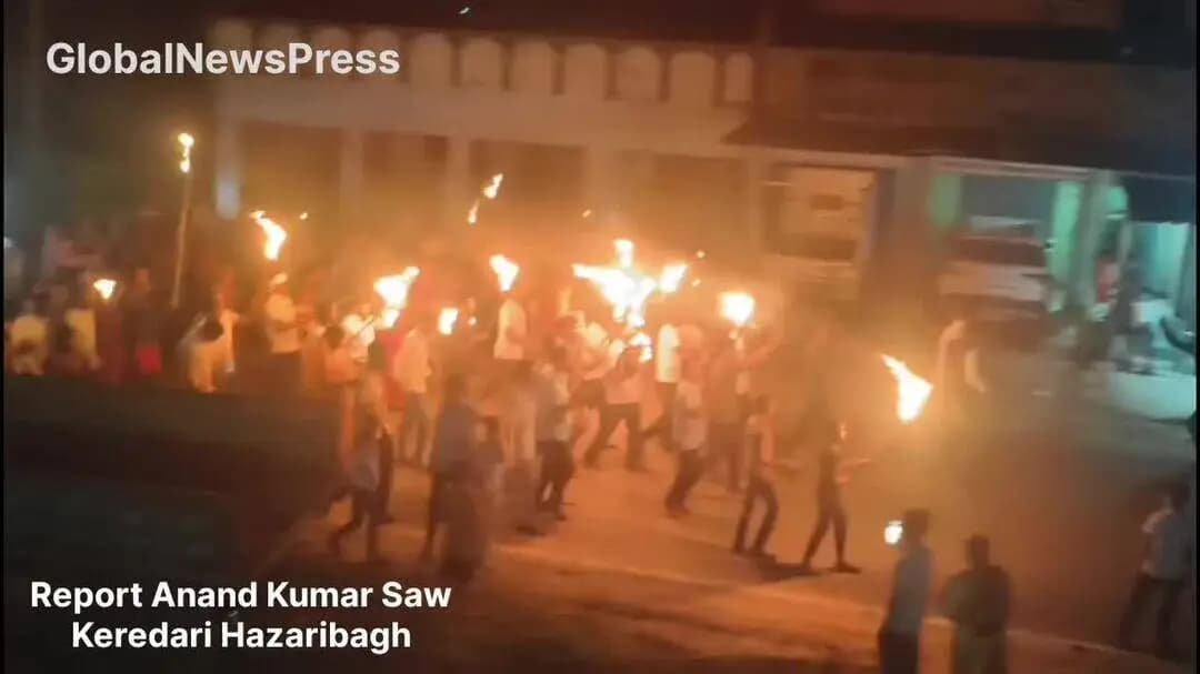 केरेडारी प्रखंड के 11 गांव अधिग्रहित किए जा रहे हैं उन सभी गांवों के जनताओ ने मिलकर अधिग्रहित के खिलाफ मसाला जलाया
