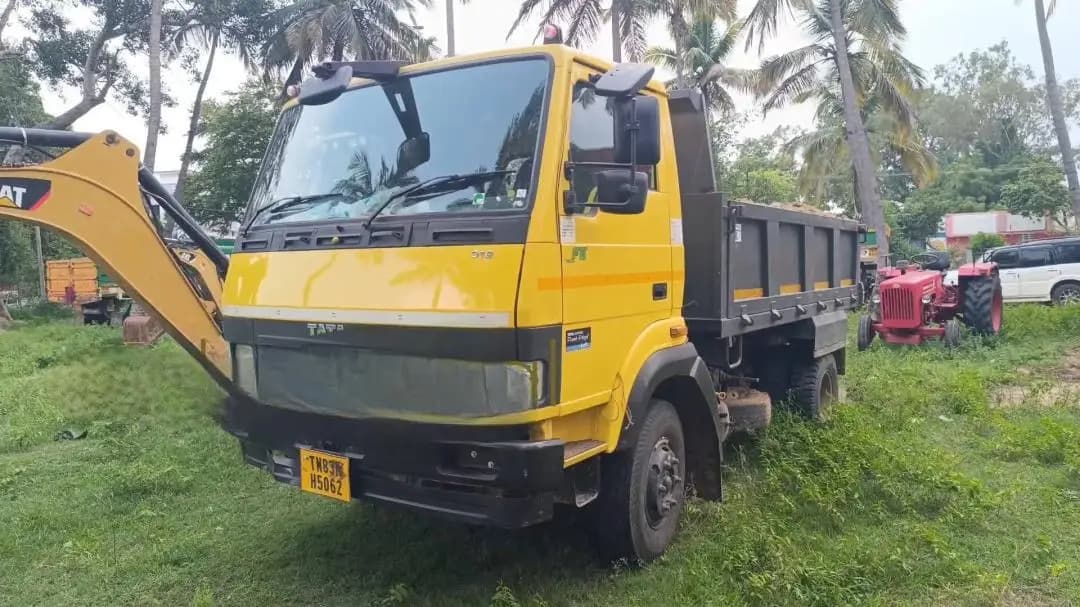 திருப்பத்தூர்: திருப்பத்தூரில் சட்டவிரோதமாக மண் கடத்திய 3 லாரிகள் பறிமுதல்; 3 பேர் கைது