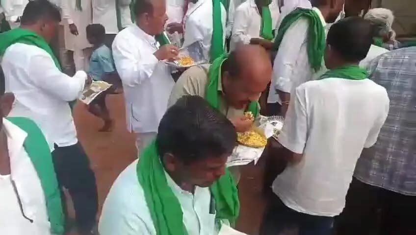 ಬಾಗಲಕೋಟೆ: ವಿವಿಧ ಬೇಡಿಕೆಗಳ ಈಡೇರಿಕೆಗೆ ಆಗ್ರಹ,ಹುಬ್ಬಳ್ಳಿಯತ್ತ ಹೊರಟ ಸಾವಿರಾರು ಜನ ರೈತರು