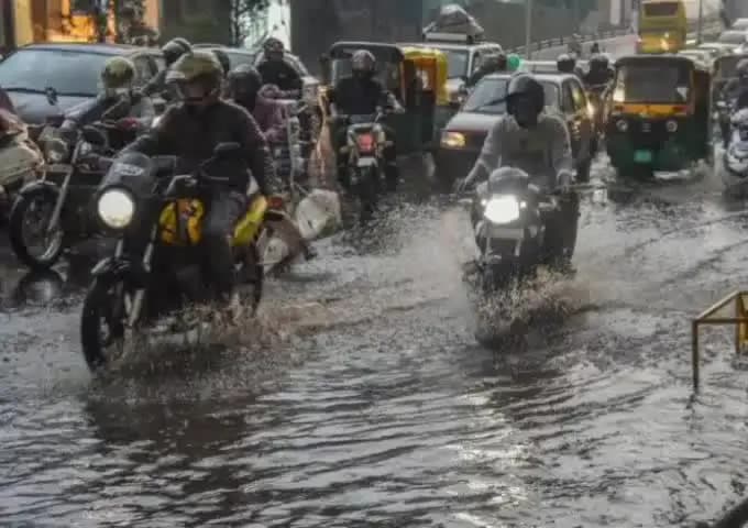 ಬೆಂಗಳೂರು ಉತ್ತರ: ಬೆಳ್ಳಂಬೆಳಗ್ಗೆ ನಗರದಲ್ಲಿ ಭರ್ಜರಿ ಮಳೆ - ಹಲವು ಮುಖ್ಯರಸ್ತೆಗಳು ಜಲಾವೃತ!