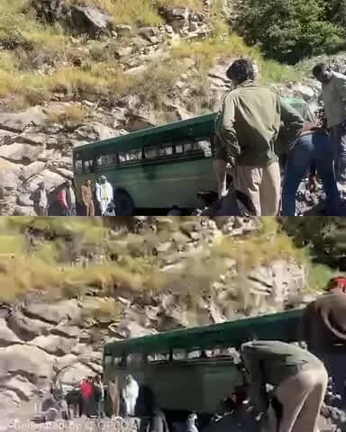 निचार: किन्नौर में प्रोजेक्ट रोड पर एचआरटीसी बस फंसने से यात्रियों को बड़ी मुश्किल से बचाया