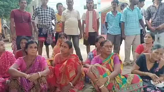 সাব্রুম: সাব্রুমের বটতলা গ্রাম পঞ্চায়েতের ৬২ কার্ড এলাকায় ৬০ থেকে ৭০টি পরিবারের উপর হামলার অভিযোগ