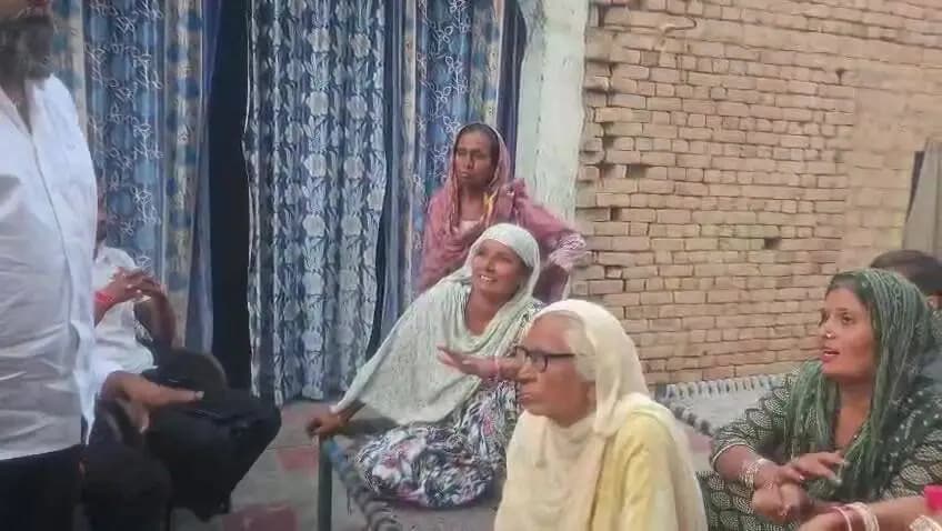 ਫਾਜ਼ਿਲਕਾ: ਫਾਜ਼ਿਲਕਾ ਵਾਰਡ 16: ਪੂਜਾ ਲੂਥਰਾ ਸਚਦੇਵਾ ਨੂੰ ਮਿਲਿਆ 25 ਤੋਂ 30 ਪਰਿਵਾਰਾਂ ਦਾ ਸਮਰਥਨ