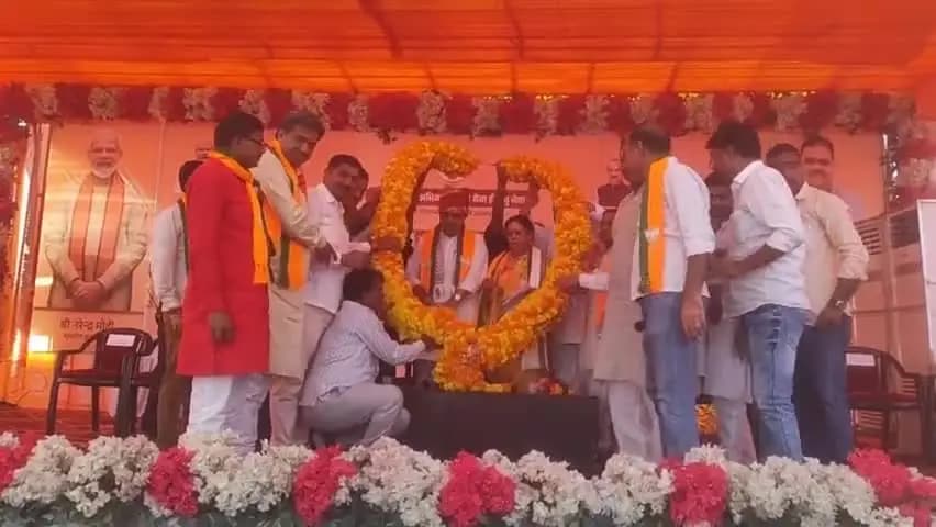 झालरापाटन: मुख्यमंत्री भजनलाल शर्मा झालावाड़ कोलाना एयरपोर्ट पर पहुंचे, भाजपा संवाद कार्यक्रम में कार्यकर्ताओं को संबोधित किया