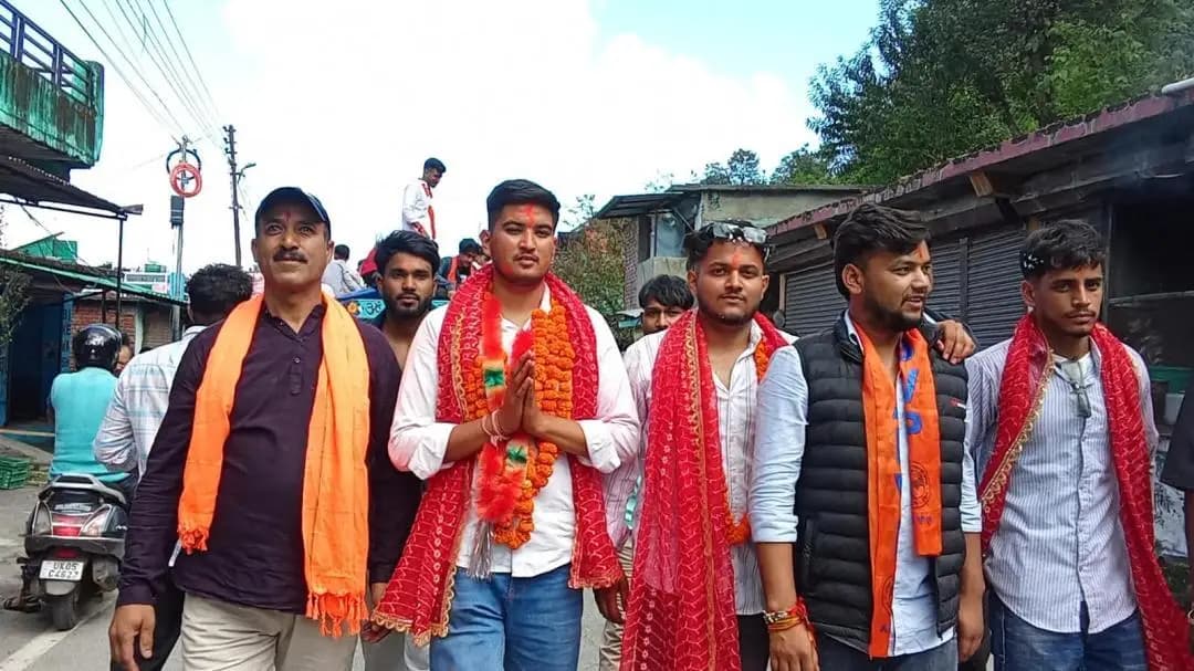 बेरीनाग: मनीष रौतेला बने बेरीनाग महाविद्यालय छात्रसंघ अध्यक्ष, निर्विरोध चुनाव के बाद निकला भव्य विजय जुलूस