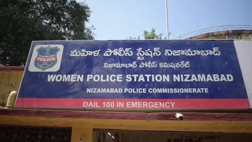 నిజామాబాద్ సౌత్: నిజామాబాద్ మహిళా పోలీస్ స్టేషన్లో పోలీస్ కమిషనర్ సాయి చైతన్య తనిఖీలు