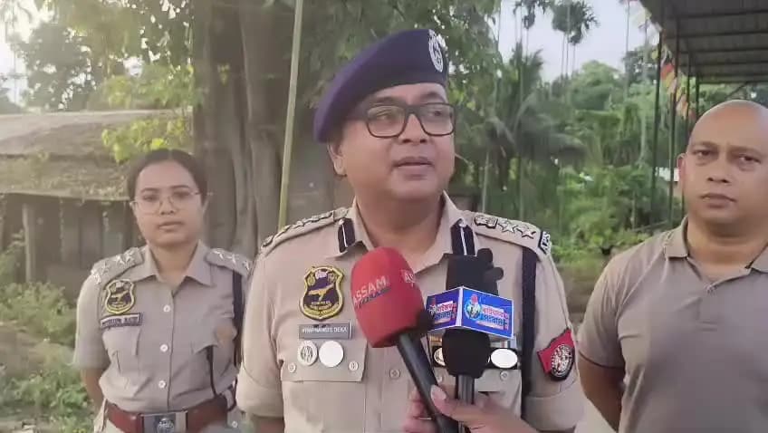 সৰুপথাৰ: চুঙাজানত মাৰণাস্ত্ৰ উদ্ধাৰক লৈ প্ৰতিক্ৰিয়া গোলাঘাট জিলাৰ জ্যেষ্ঠ আৰক্ষী অধীক্ষক স্বপ্ননীল ডেকাৰ
