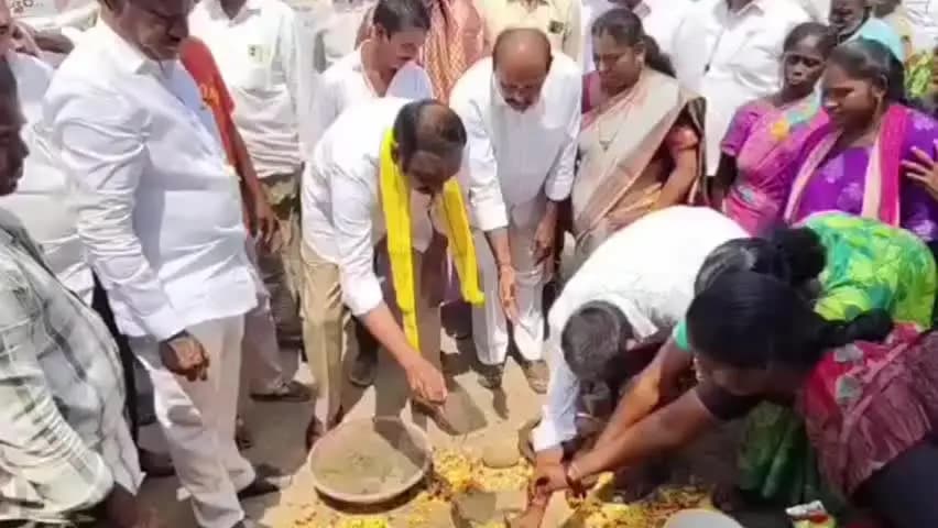 నరసరావుపేట: యల్లమందలో సిమెంట్ రోడ్ల నిర్మాణానికి శంకుస్థాపన