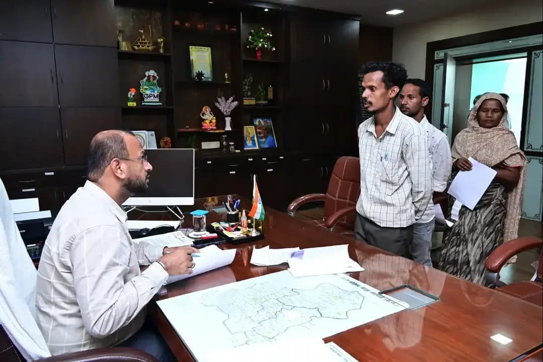 साप्ताहिक जनसुनवाई में प्राप्त प्राप्त आवेदनों का परीक्षण कर त्वरित कार्यवाई करने कलेक्टर श्री विजय दयाराम के. ने संबंधित विभागों को निर्देश दिए।
#GPM