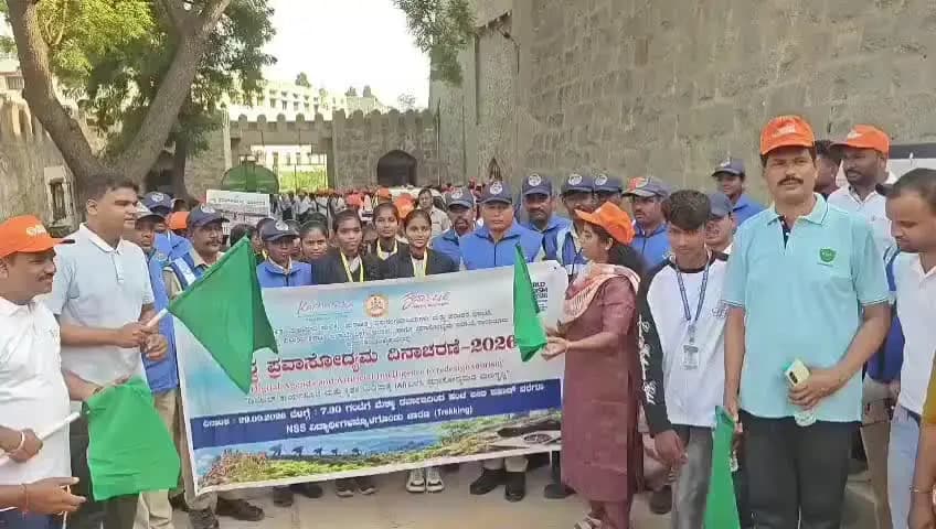 ರಾಯಚೂರು: ವಿಶ್ವ ಪ್ರವಾಸೋದ್ಯಮ ದಿನದ ಹಿನ್ನೆಲೆ ರಾಯಚೂರು ಪ್ರಮುಖ ಬೀದಿಗಳಲ್ಲಿ ಪ್ರವಾಸೋದ್ಯಮ ಜಾಗೃತಿ ಅಭಿಯಾನಕ್ಕೆ ಜಿಲ್ಲಾಧಿಕಾರಿಗಳಿಂದ ಚಾಲನೆ