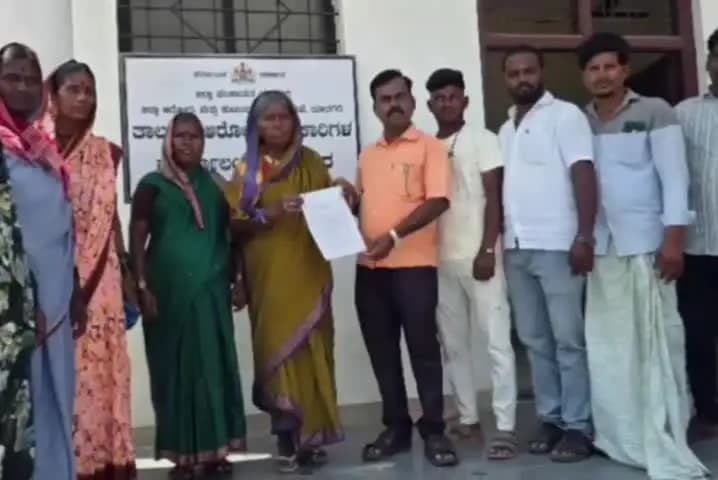 ಶಹಾಪುರ: ನಕಲಿ ವೈದ್ಯನಿಂದ ಹೈಡೋಸ್ ಇಂಜೆಕ್ಷನ್ ನೀಡಿ ಹಣ ವಸೂಲಿ ಆರೋಪ: ಕ್ರಮಕ್ಕೆ ಹುರಸಗುಂಡಗಿ ಗ್ರಾಮಸ್ಥರಿಂದ ನಗರದಲ್ಲಿ ಮನವಿ ಸಲ್ಲಿಕೆ