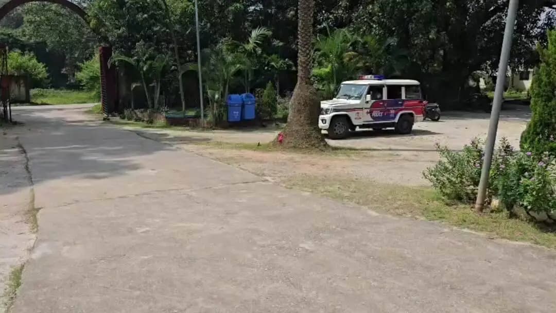 चैनपुर: रंगदारी और जान से मारने की धमकी देने वाला आरोपी दस साल बाद गिरफ्तार, जेल भेजा गया