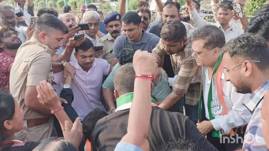 નવસારી: નવસારી જિલ્લા કોંગ્રેસના પ્રમુખને ડિટેન કરવામાં આવ્યા