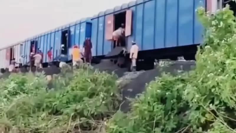 राजमहल: राजमहल में गंगा कटाव से साहिबगंज-तालझारी रेलखंड पर खतरा, 2 ट्रेनें रद्द, 6 ट्रेनों का रूट बदला