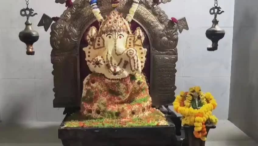 ದಾಂಡೇಲಿ: ಗಾಂಧಿನಗರದ ಶ್ರೀ.ವಿಘ್ನೇಶ್ವರ ಮಾರುತಿ ಮಂದಿರದಲ್ಲಿ ವಿಶೇಷ ಪೂಜೆ