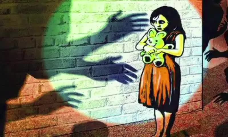 ಶಿಡ್ಲಘಟ್ಟ: ಅಪ್ರಾಪ್ತ ಬಾಲಕಿಯೊಬ್ಬಳು ಶಾಲೆಯ ಪ್ರಾಂಶುಪಾಲ ಈಶ್ವರ್ ರೆಡ್ಡಿ ವಿರುದ್ಧ ಲೈಂಗಿಕ ಕಿರುಕುಳದ ಗಂಭೀರ ಆರೋಪ..!