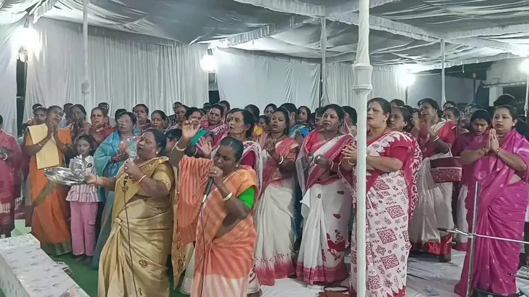 दंतेवाड़ा: किरंदुल में बिंकी दादा के आगमन पर भव्य सत्संग उत्सव एवं आनंदबाजार का आयोजन
*किरंदुल -* मंगलवार रात किरंदुल के बंगाली कै