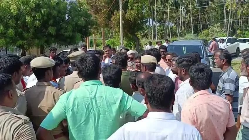 தாராபுரம்: பொதுமக்களின் எதிர்ப்பால் பாதியில் நின்ற தமிழக வெற்றிக்கழக பிரச்சாரம்!