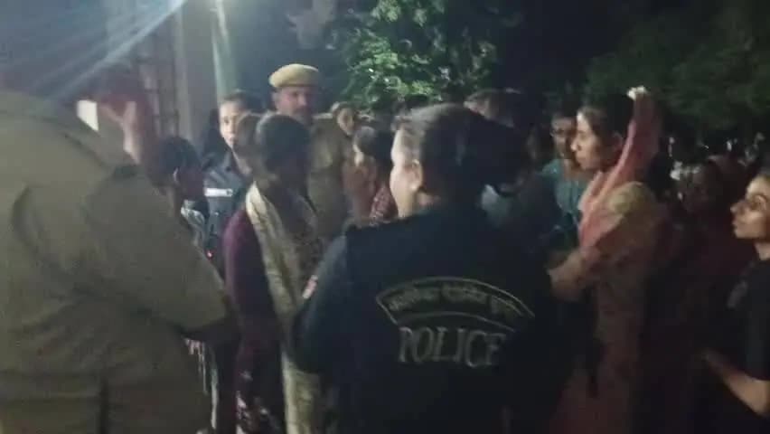 बांसवाड़ा: ANM काउंसलिंग में हंगामा: विशेष मूल निवास न होने पर अभ्यर्थियों को बाहर किया गया, पुलिस बुलाई गई