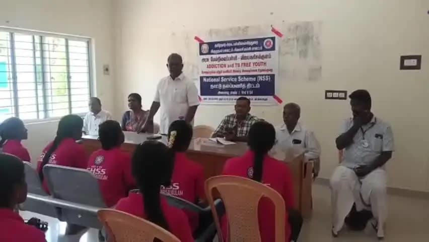 சாத்தூர்: வெம்பக்கோட்டை ஊராட்சி ஒன்றிய அலுவலகத்தில் விஜயாகரிசல்குளம் அரசு மேல்நிலைப்பள்ளி மாணவ மாணவிகள் கலந்து கொண்ட போதையில்லா இளைஞர்களை உருவாக்க விழிப்புணர்வு