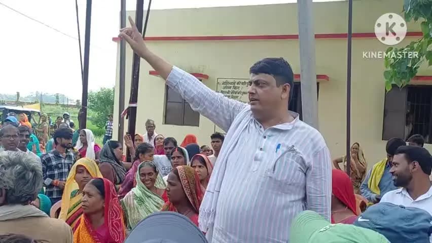 कोचस: कपसिया में आवास योजना की सूची को लेकर ग्राम सभा में हंगामा, 436 जियो टैग परिवारों में से 159 का चयन, आवास सहायक रहे गायब