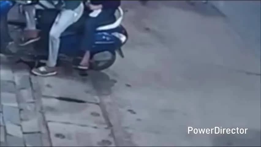 उज्जैन शहर: कार में जबरदस्ती बैठाकर युवती को ले गया युवक, विरोध करने पर छोटी बहन से झूमाझटकी; परिजन पहुंचे थाने
