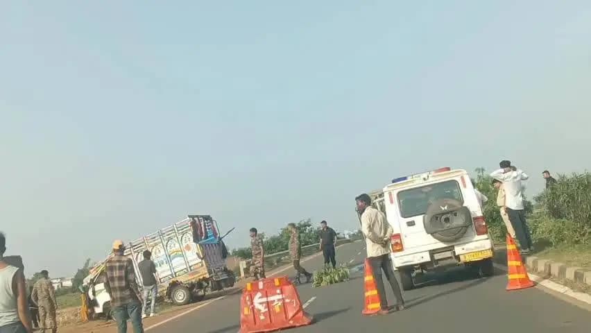 किशनगंज: ओवरटेक करते समय पिकअप और सेना के वाहन में भिड़ंत, चालक हुआ घायल