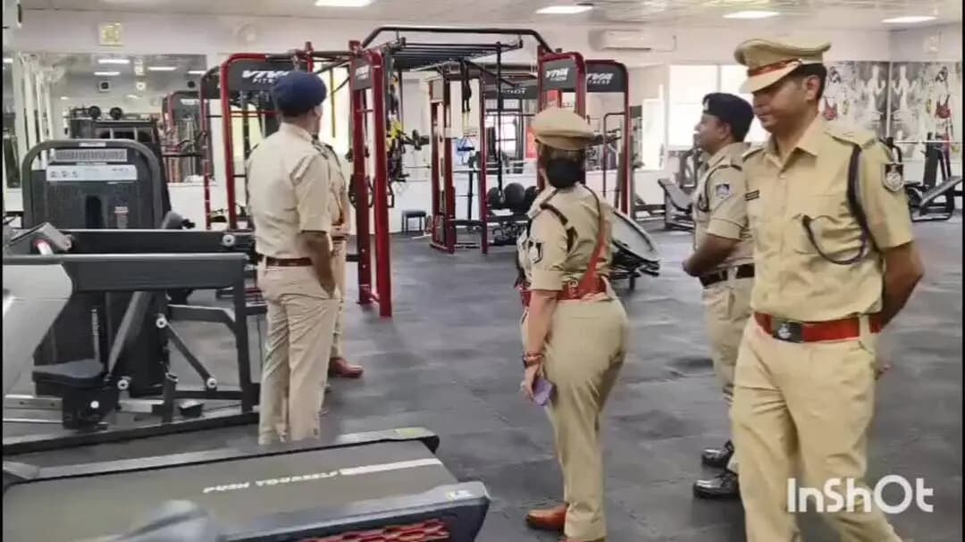 राघोगढ़: डीआईजी ने गुना में देखी पुलिस कर्मियों की देखी फिटनेस, राघोगढ़ ओर कैंट थाने का निरीक्षण कर राघोगढ़ में जन संवाद किया