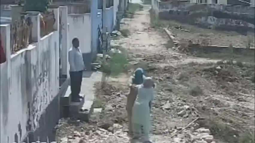 नारनौल: लहरौदा में कूड़े के विवाद में पूर्व सैनिक पर जानलेवा हमला, वारदात CCTV में कैद