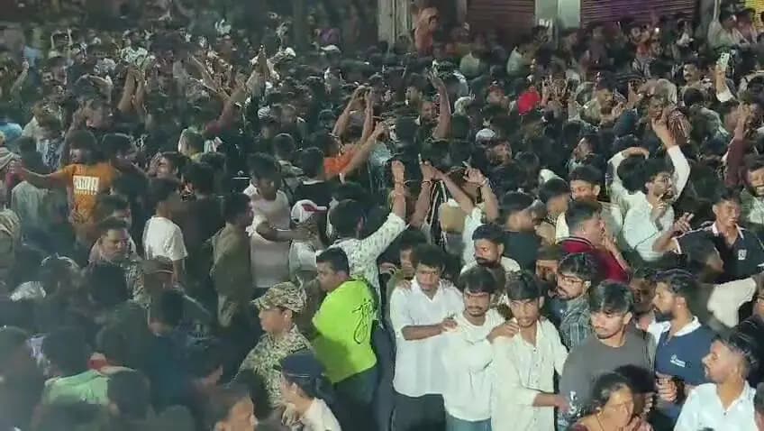 राजनांदगांव: प्रशिक्षु आईपीएस अधिकारी पर प्रेस फोटोग्राफर से बदसलूकी का आरोप, पत्रकारों ने की निष्पक्ष जांच की मांग