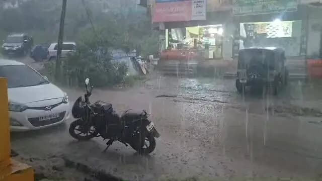 கொடைக்கானல்: கொடைக்கானலில் திடீர் கனமழை: மகிழ்ச்சியில் பொதுமக்கள்