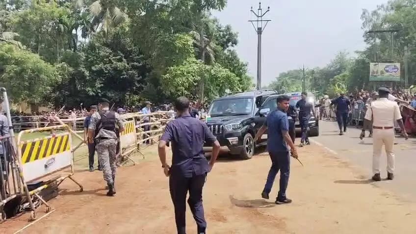 দাঁতন ১: মোহনপুর ওরূয়া থেকে ঘাটালে হেলিকপ্টার সফরে মুখ্যমন্ত্রী শুভেন্দু অধিকারী
