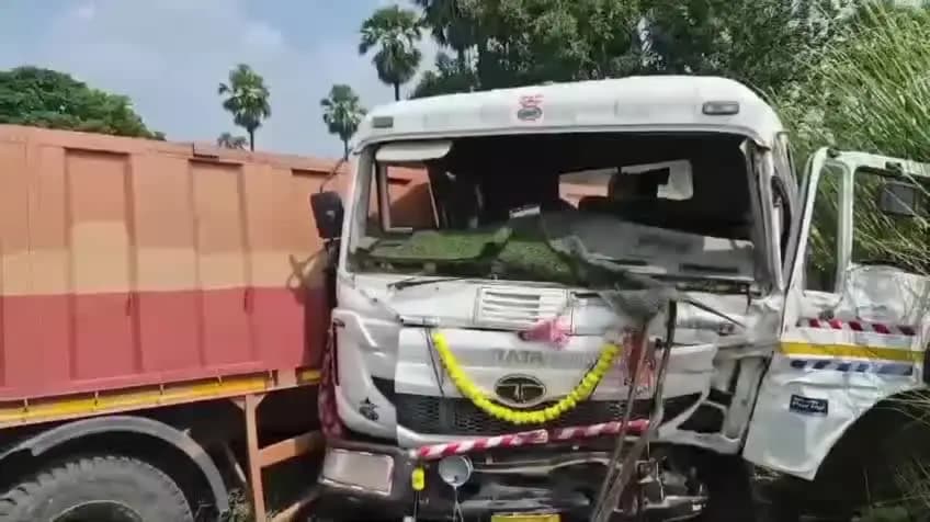बिहिया: बिहिया में स्टेट हाईवे-922 पर खड़ी ट्रेलर गाड़ी में 12 चक्का ट्रक ने मारी जोरदार टक्कर, चालक की मौत, ट्रक चालक फरार