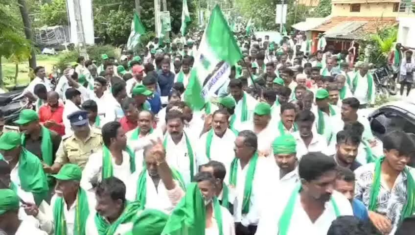 ಮಳವಳ್ಳಿ: ನಿಟ್ಟೂರಿನಿಂದ ಹಲಗೂರಿನವರೆಗೆ ನಿಖಿಲ್ ಕುಮಾರಸ್ವಾಮಿ ನೇತೃತ್ವದಲ್ಲಿ ರೈತ ಸ್ವಾಭಿಮಾನಿ ಯಾತ್ರೆ
ಮಂಡ್ಯ ಜಿಲ್ಲೆ