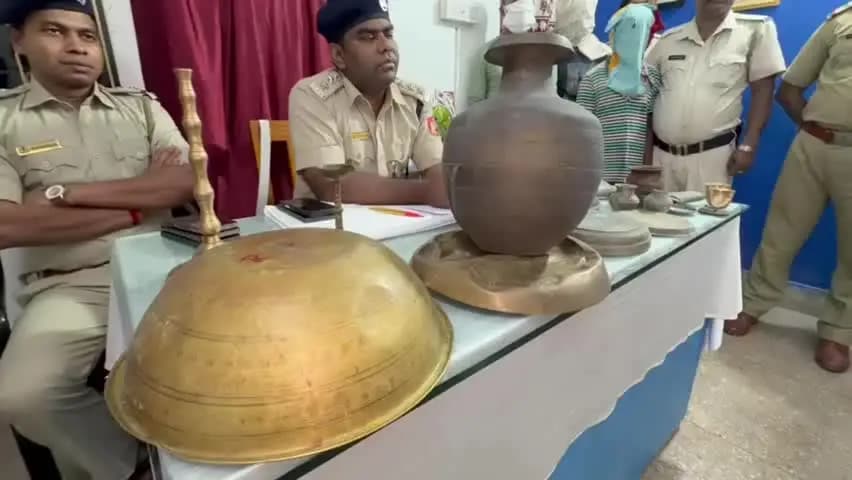 ক্যানিং ১: জীবনতলার দুই মন্দিরে চুরির কিনারা: গ্রেফতার ৩, উদ্ধার পুজোর সামগ্রী