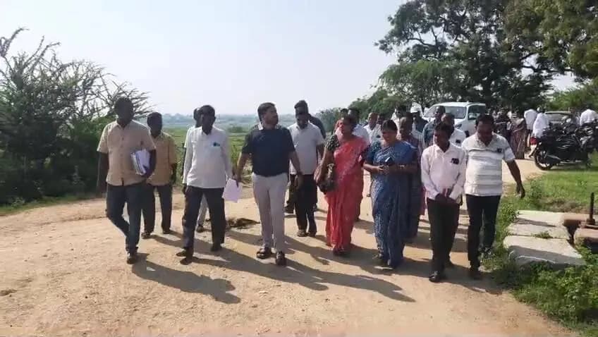 నాగర్ కర్నూల్: ఖానాపూర్లో భూముల రీ సర్వే పరిశీలన, పాఠశాల సందర్శనలో కలెక్టర్ హేమంత కేశవ్ పాటీల్
