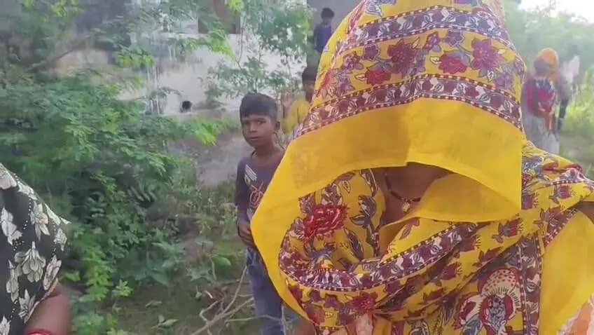 सरमथुरा: धौलपुर के सरमथुरा में जेसीबी से जमीन कब्जाने का आरोप, जांच की मांग