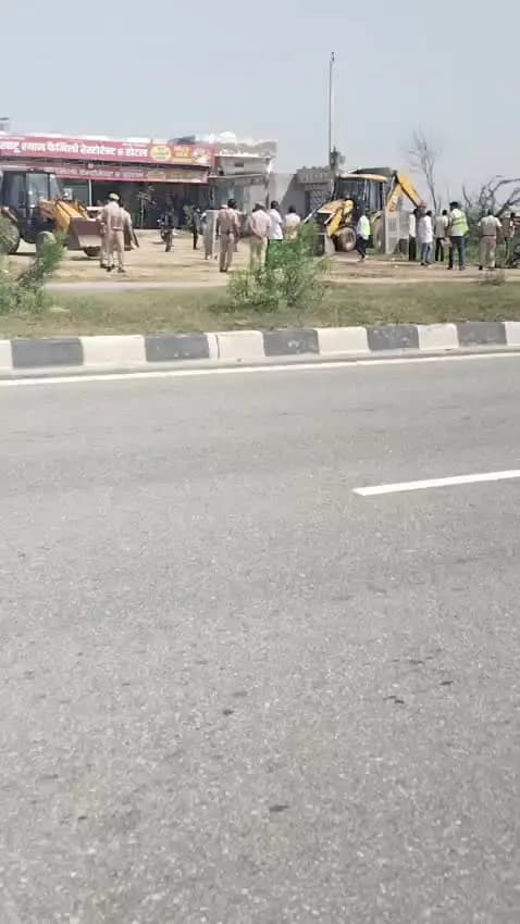 Breaking चाकसू
-NHI की ओर से हाइवे सीमा में अतिक्रमण पर ताबड़तोड़ कार्रवाई,
-NHI अधिकारियों की मौजूदगी में कई अवैध कच्चे
