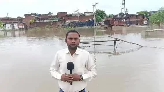 सीतापुर: सराय नदी में लगातार जलस्तर बढ़ने से मछली मंडी समेत कई मोहल्ले जलमग्न हो गए