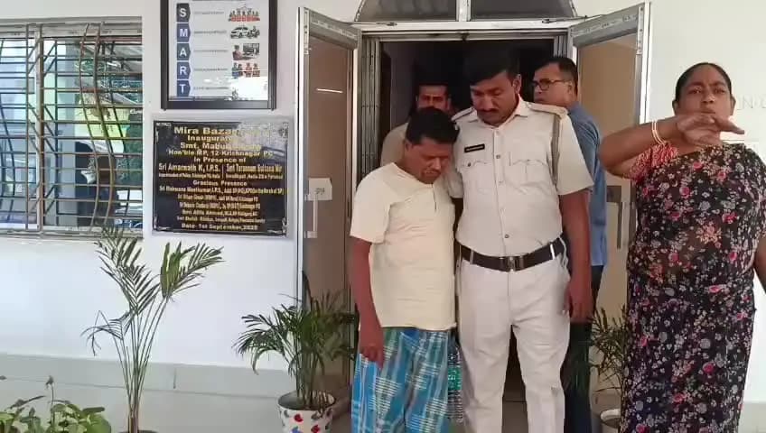 কালীগঞ্জ: শিয়ালখেলা গ্রামে মহিলার
অস্বাভাবিক মৃত্যুর ঘটনায় চারজনকে গ্রেপ্তার করলো মিরা ফাঁড়ির পুলিশ