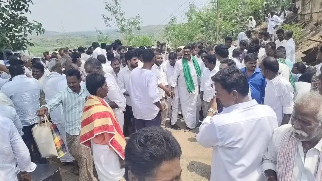 శింగనమల: సింగనమల నియోజకవర్గానికి నీరు అందించి రైతంగ నాదుకోవాలని సింగనమల నియోజవర్గ సమన్వయకర్త మాజీ మంత్రి శైలజనాథ్