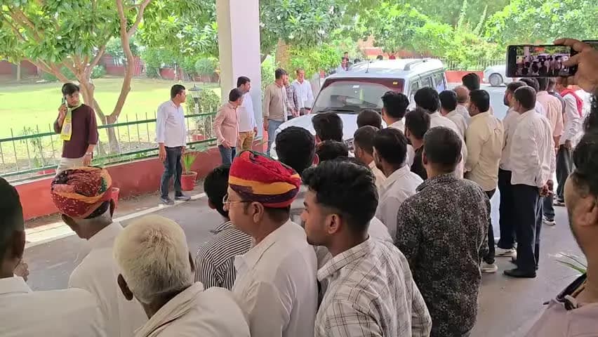 बीकानेर: बीकानेर पहुंचे RLP सुप्रीमो हनुमान बेनीवाल, बोले- पंचायतीराज चुनाव में RLP तीसरी ताकत के रूप में उभरेगी