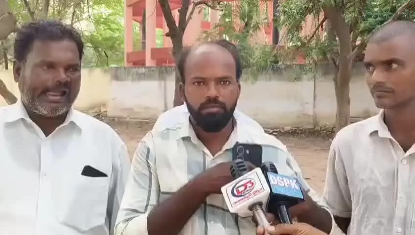 శింగనమల: ప్రశాంతంగా ఉన్న గ్రామాల్లో రాజకీయాలు చేయొద్దని వెంకటాపురం గ్రామస్తులు మీడియాకు తెలిపారు
