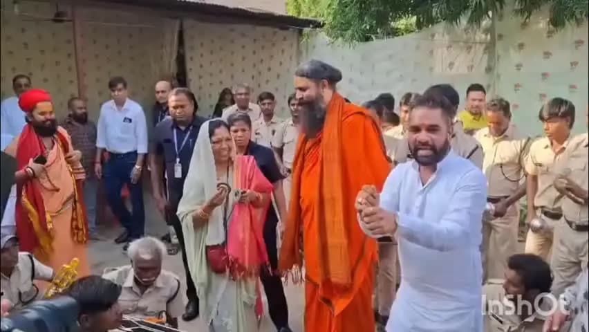 बेमेतरा: धनगांव पहुंचीं मुख्यमंत्री विष्णुदेव साय की धर्मपत्नी कौशल्या देवी साय, रामधुनि में मंजीरा बजाकर भक्ति में भावविभोर हुईं