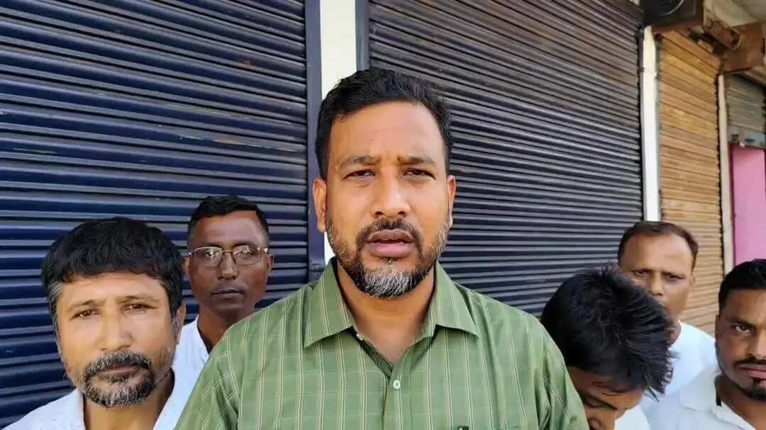 গোলাঘাট: চকৰধৰা পথ দুৰ্ঘটনাৰে জড়িত বাহন চালকক গ্ৰেপ্তাৰ দাবীত ফৰকাটিঙত কৃষক মুক্তি সংগ্ৰাম সমিতি সাধাৰণ সম্পাদক বিদ্যুৎ শইকীয়াৰ
