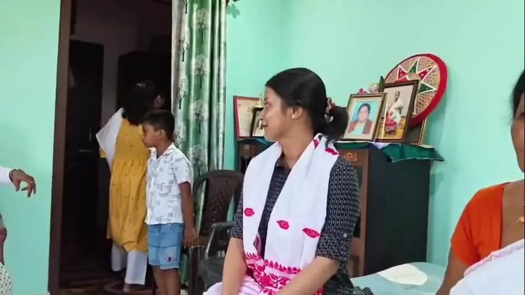 বালিজানা: গোৱালপাৰাৰ দৰথি কলিতাই AJS পৰীক্ষাত সমগ্ৰ অসমৰ ভিতৰত প্ৰথম স্থান লাভ কৰি ন্যায়াধীশ হোৱাৰ গৌৰৱ অৰ্জন কৰে